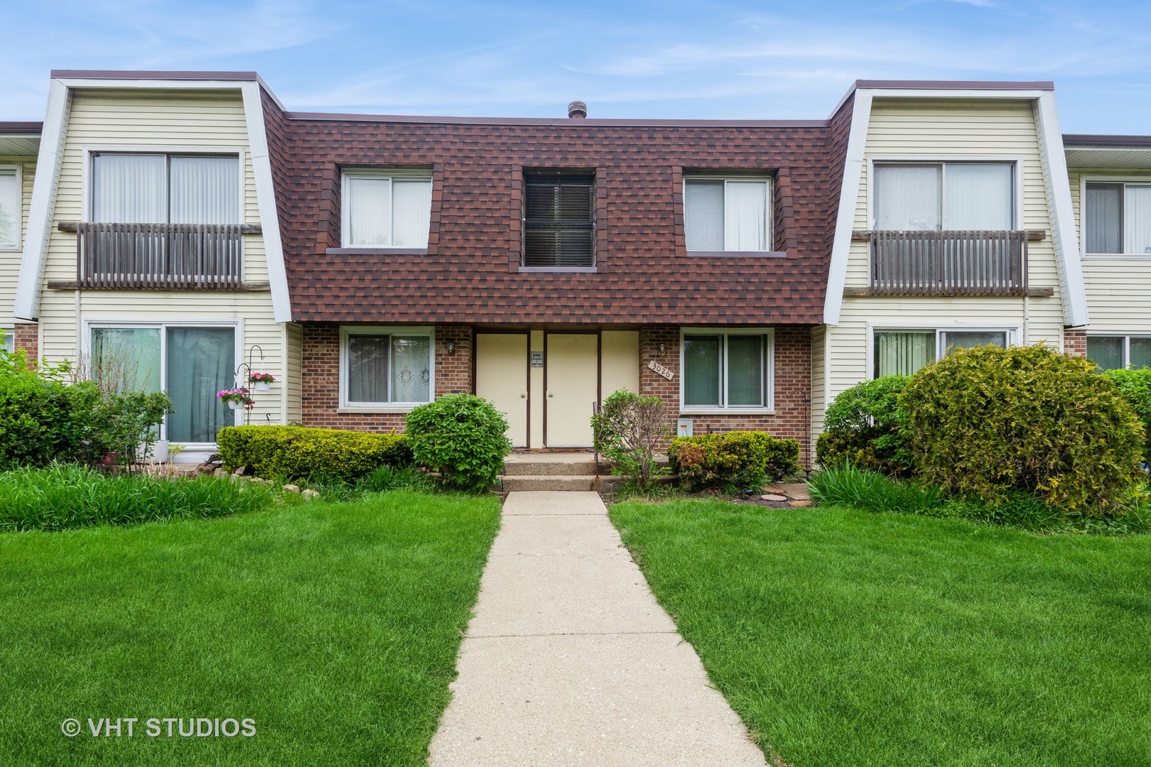 3026 Roberts Drive, Unit 4 Woodridge, IL 60517 - Photo 15 of 19 a front view of a house with garden