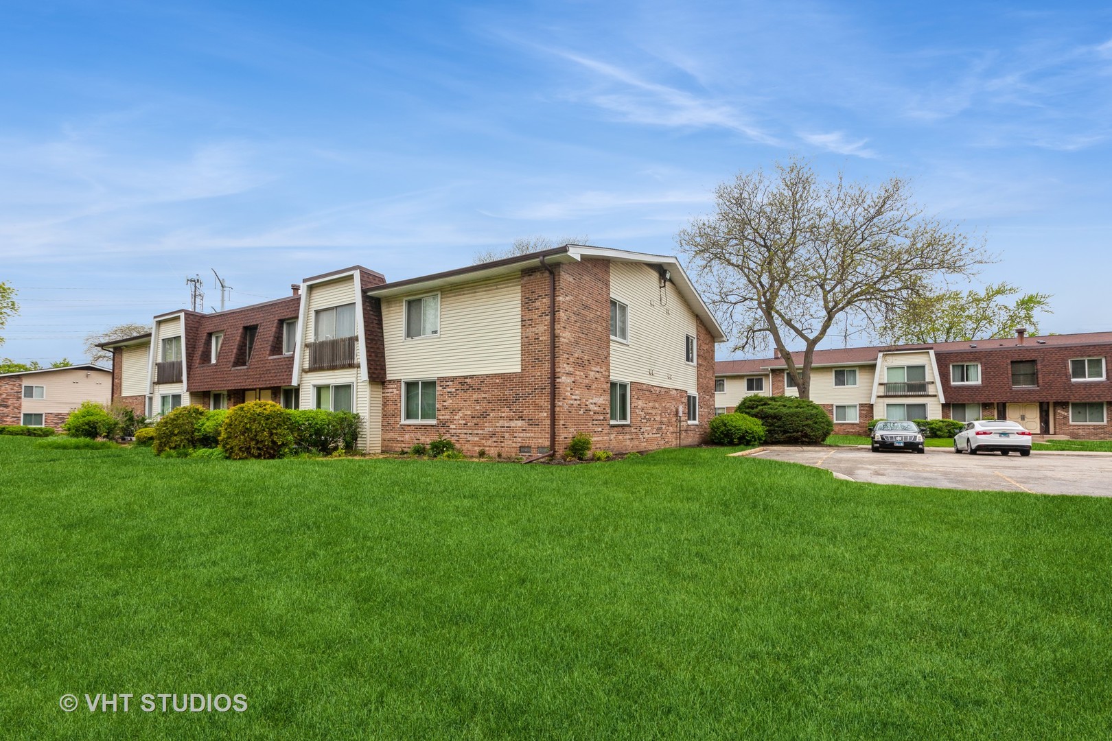 3026 Roberts Drive, Unit 4 Woodridge, IL 60517 - Photo 17 of 19 a view of a house with a yard