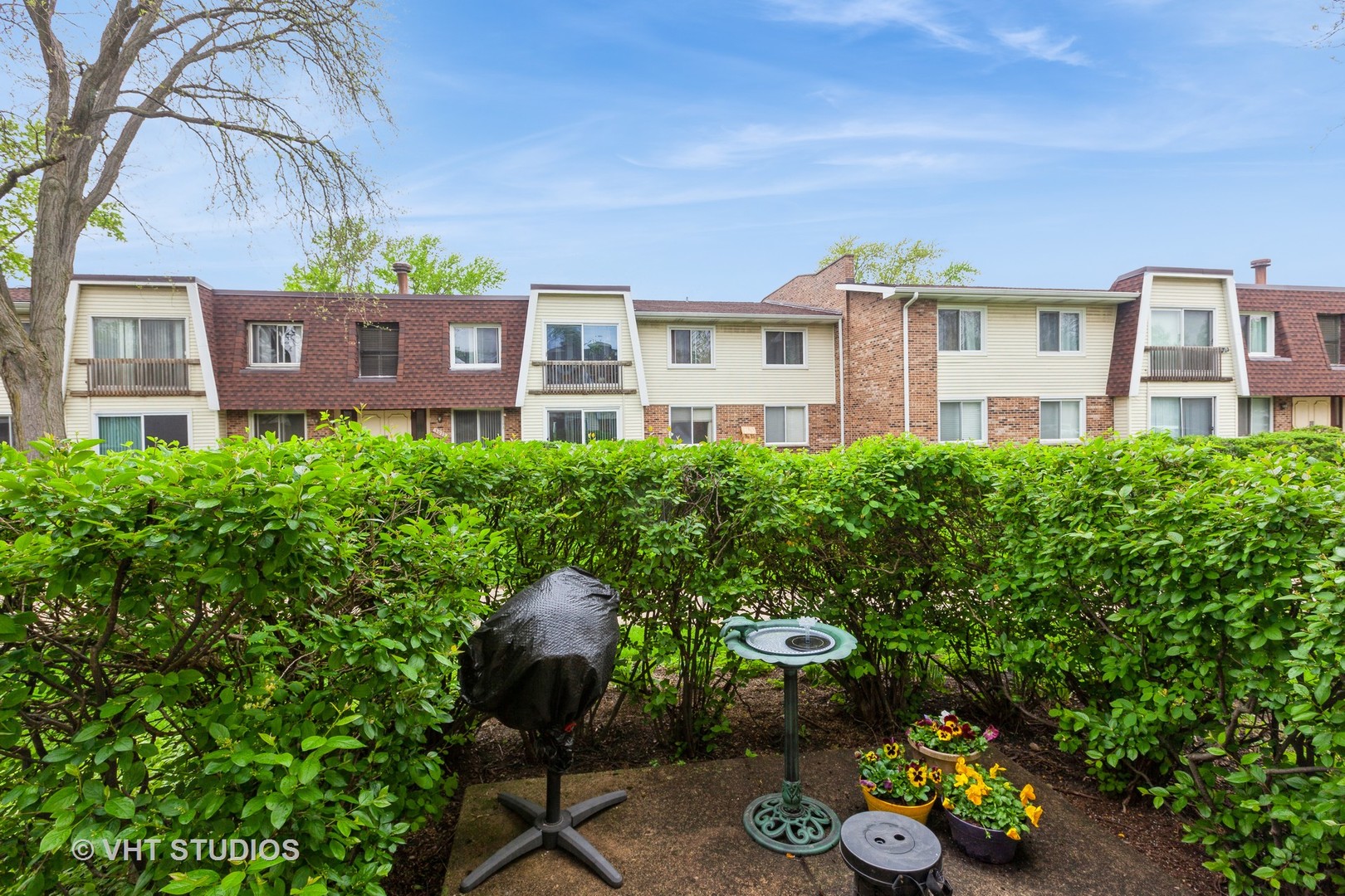3026 Roberts Drive, Unit 4 Woodridge, IL 60517 - Photo 3 of 19 a front view of a house with a yard