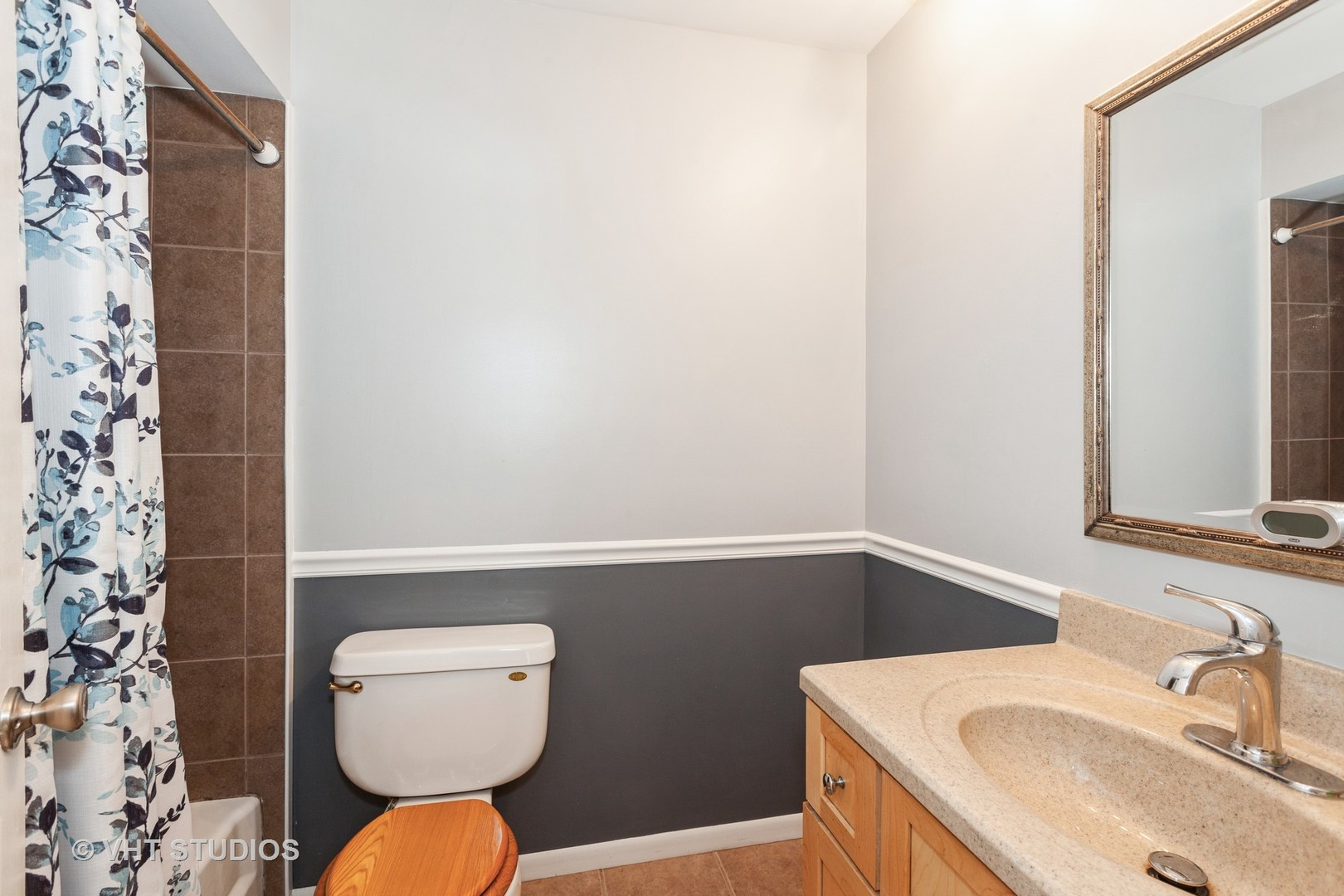 3026 Roberts Drive, Unit 4 Woodridge, IL 60517 - Photo 8 of 19 a bathroom with a sink toilet and shower