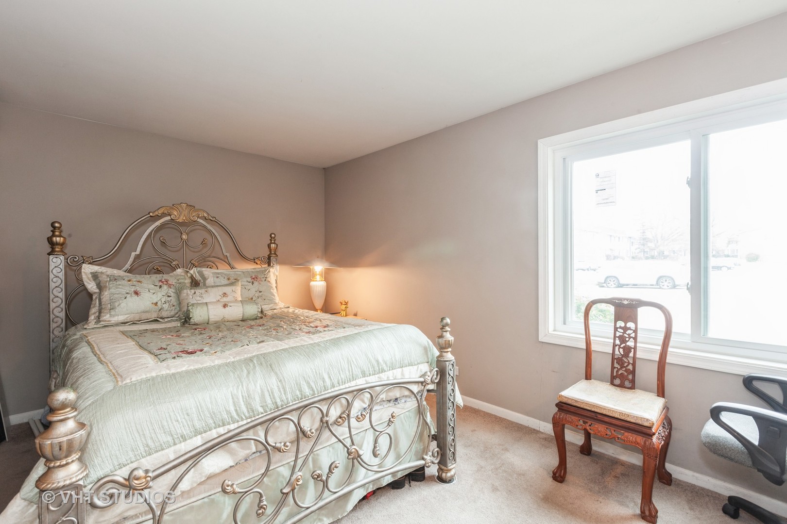 3026 Roberts Drive, Unit 4 Woodridge, IL 60517 - Photo 9 of 19 a bedroom with a bed and a window