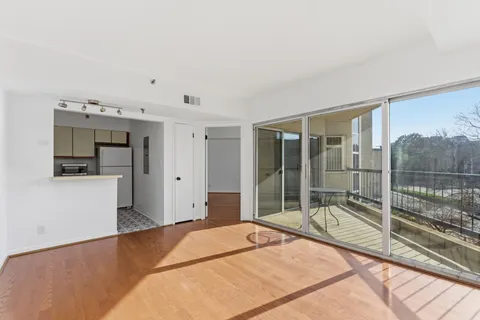 $264,000 | 900 19th Avenue South, Unit 401, Nashville, TN 37212