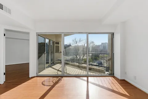 $264,000 | 900 19th Avenue South, Unit 401, Nashville, TN 37212