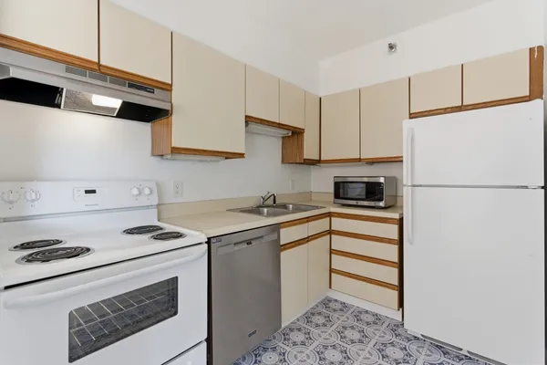 $250,000 | 900 19th Avenue South, Unit 401, Nashville, TN 37212