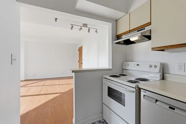 $250,000 | 900 19th Avenue South, Unit 401, Nashville, TN 37212