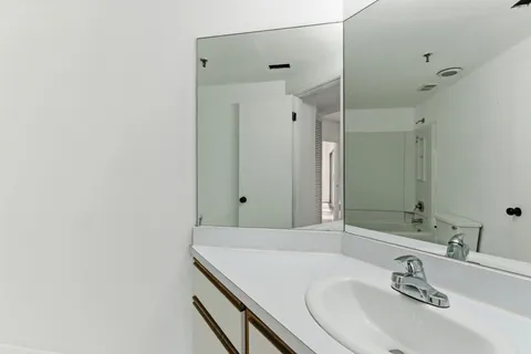 $264,000 | 900 19th Avenue South, Unit 401, Nashville, TN 37212