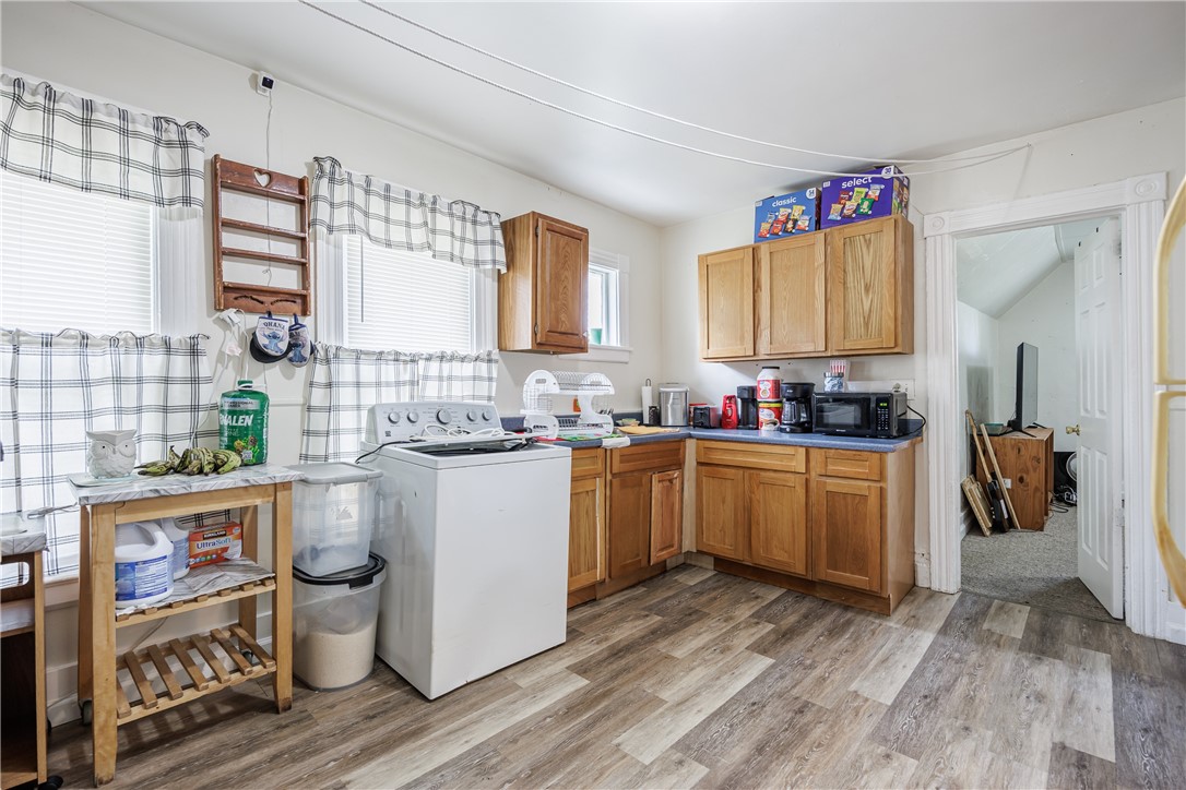 39 Austin Street, Unit 39 Rochester, NY 14606 - Photo 10 of 29 39 up- kitchen