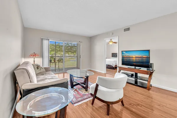 $164,000 | 9537 Weldon Circle, Unit I213, Tamarac, FL 33321
