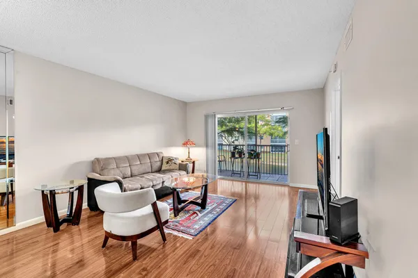 $164,000 | 9537 Weldon Circle, Unit I213, Tamarac, FL 33321