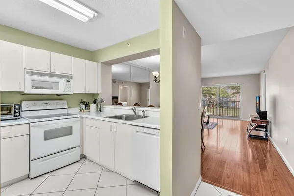 $164,000 | 9537 Weldon Circle, Unit I213, Tamarac, FL 33321