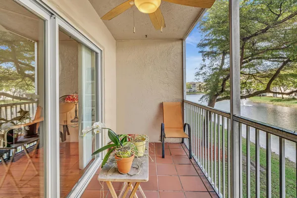 $164,000 | 9537 Weldon Circle, Unit I213, Tamarac, FL 33321