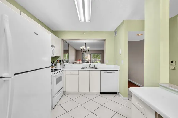 $164,000 | 9537 Weldon Circle, Unit I213, Tamarac, FL 33321