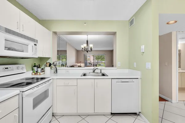 $164,000 | 9537 Weldon Circle, Unit I213, Tamarac, FL 33321