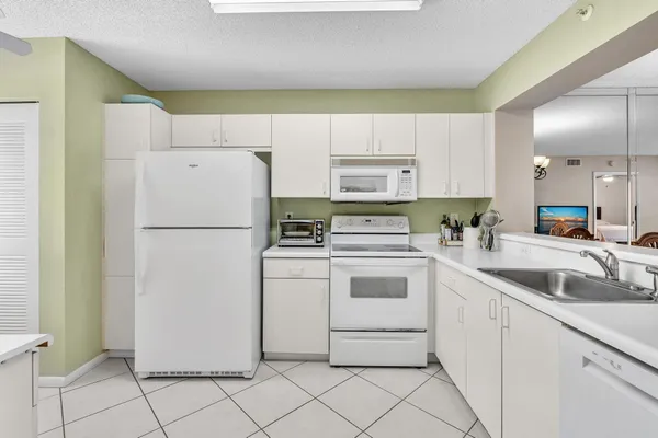 $164,000 | 9537 Weldon Circle, Unit I213, Tamarac, FL 33321