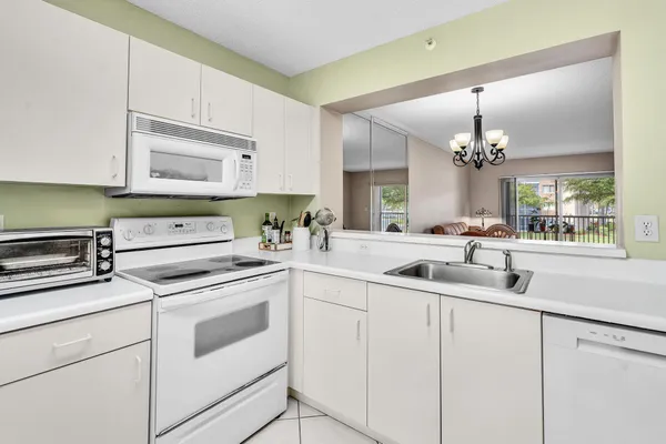 $164,000 | 9537 Weldon Circle, Unit I213, Tamarac, FL 33321