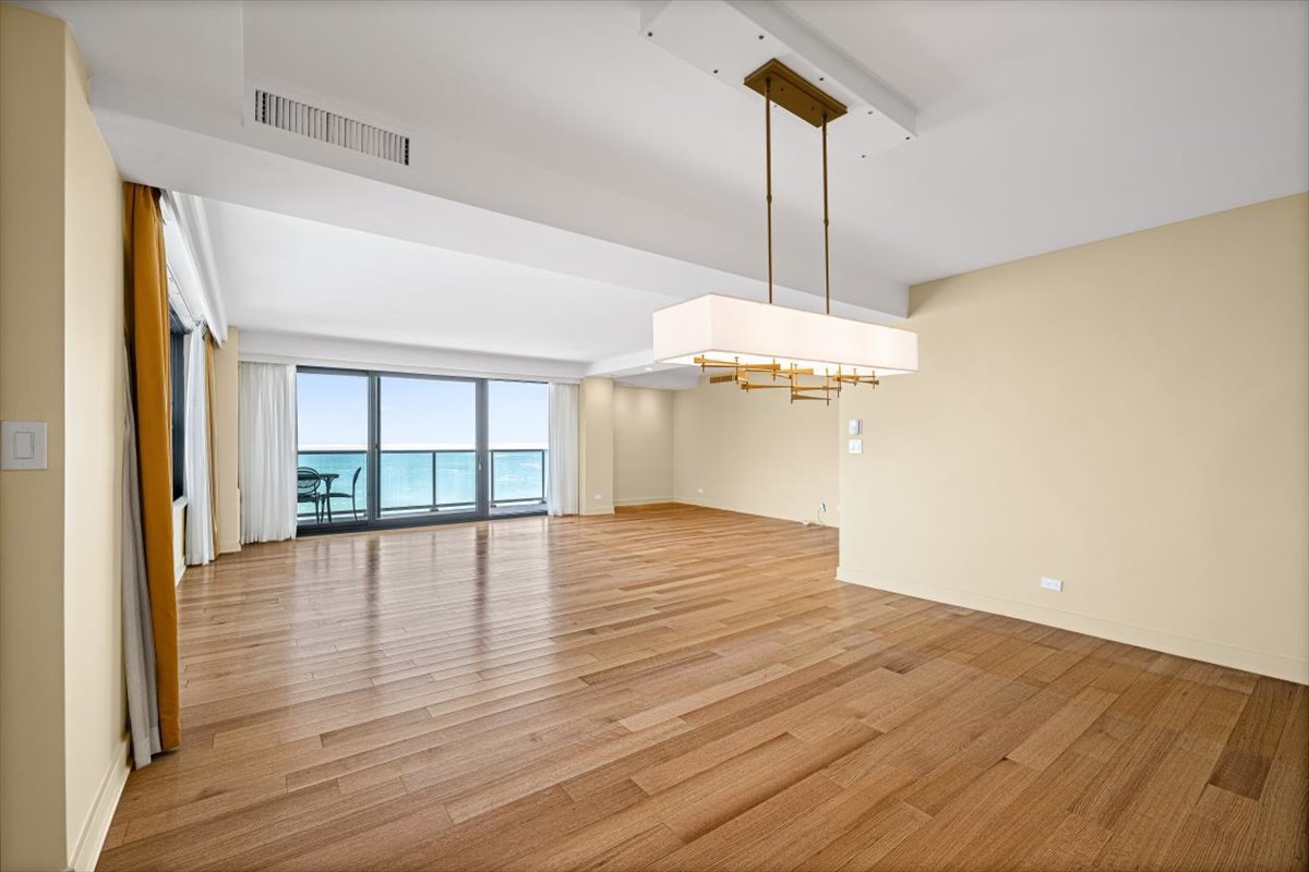 1616 Sheridan Road, Unit 8F Wilmette, IL 60091 - Photo 11 of 32