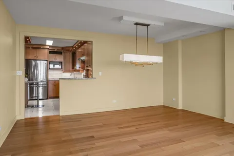 $849,000 | 1616 Sheridan Road, Unit 8F, Wilmette, IL 60091