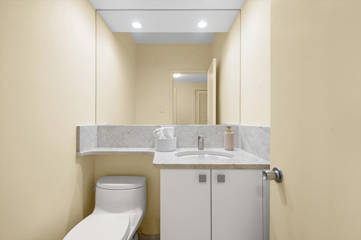 1616 Sheridan Road, Unit 8F Wilmette, IL 60091 - Photo 18 of 32