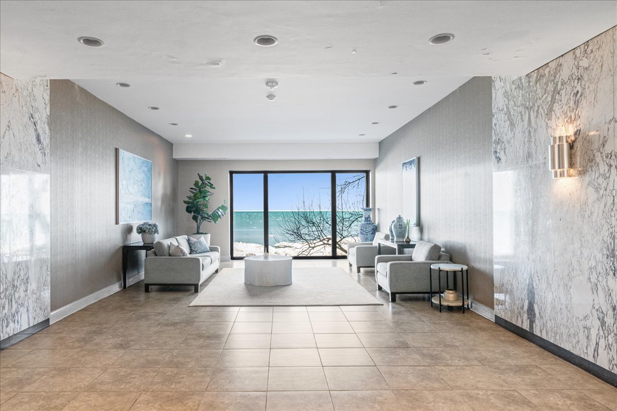 1616 Sheridan Road, Unit 8F Wilmette, IL 60091 - Photo 2 of 32