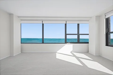 $849,000 | 1616 Sheridan Road, Unit 8F, Wilmette, IL 60091