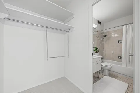 $849,000 | 1616 Sheridan Road, Unit 8F, Wilmette, IL 60091