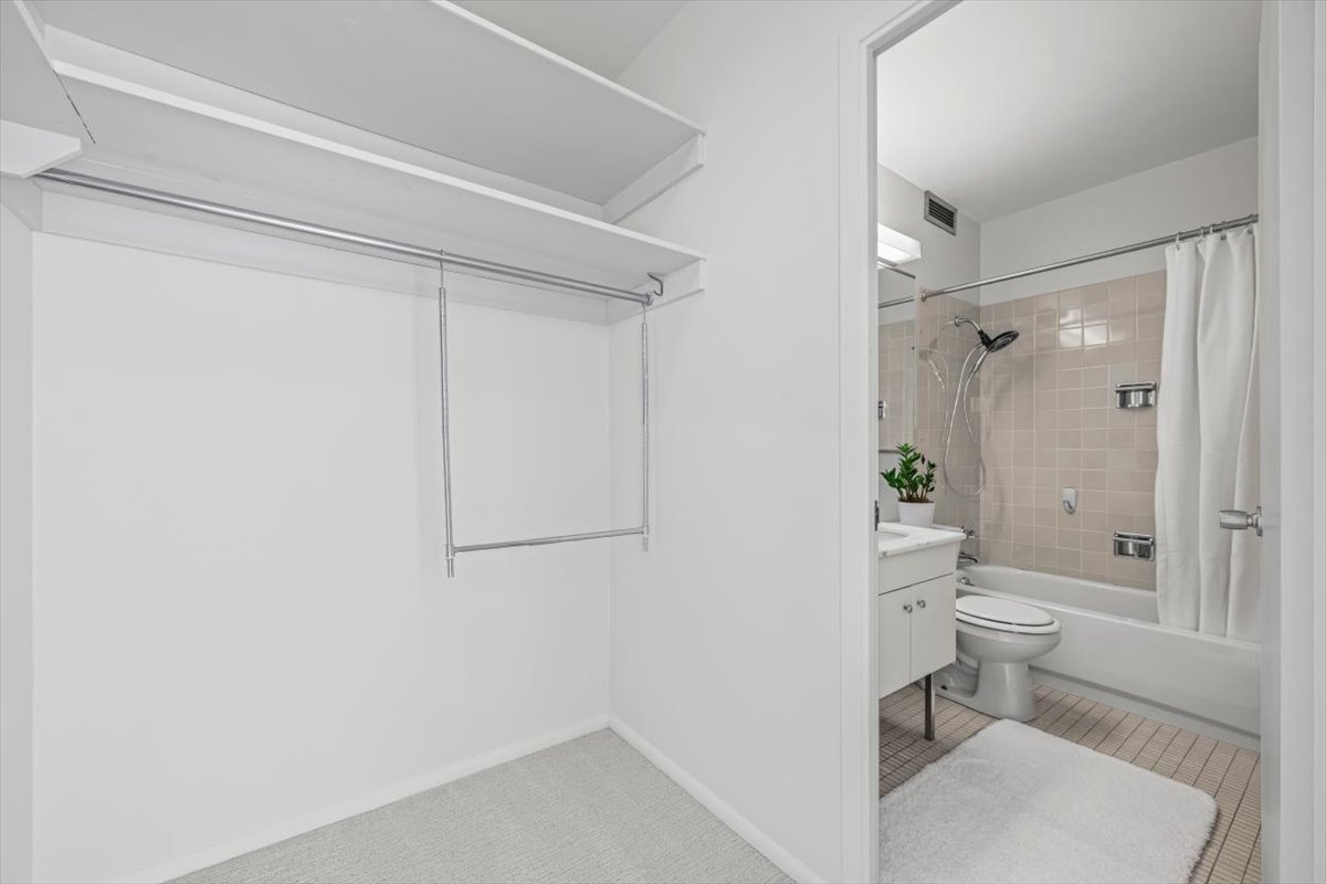 1616 Sheridan Road, Unit 8F Wilmette, IL 60091 - Photo 23 of 32