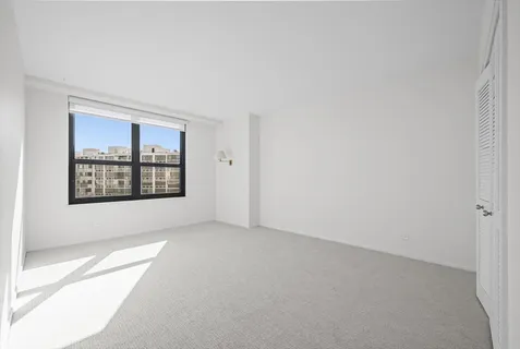 $849,000 | 1616 Sheridan Road, Unit 8F, Wilmette, IL 60091