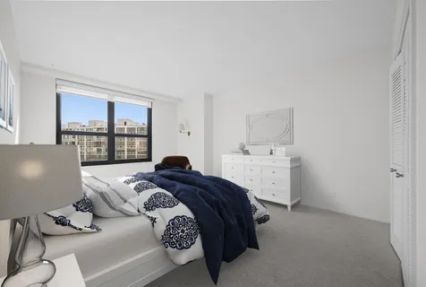 $849,000 | 1616 Sheridan Road, Unit 8F, Wilmette, IL 60091