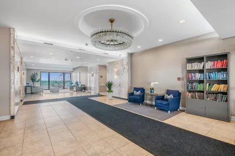 $849,000 | 1616 Sheridan Road, Unit 8F, Wilmette, IL 60091