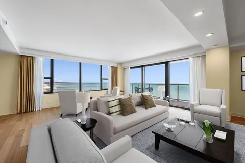 $849,000 | 1616 Sheridan Road, Unit 8F, Wilmette, IL 60091