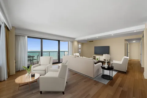 $849,000 | 1616 Sheridan Road, Unit 8F, Wilmette, IL 60091