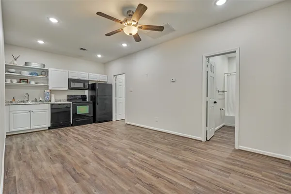$1,400 | 18147 Firepine Lane, Montgomery, TX 77316