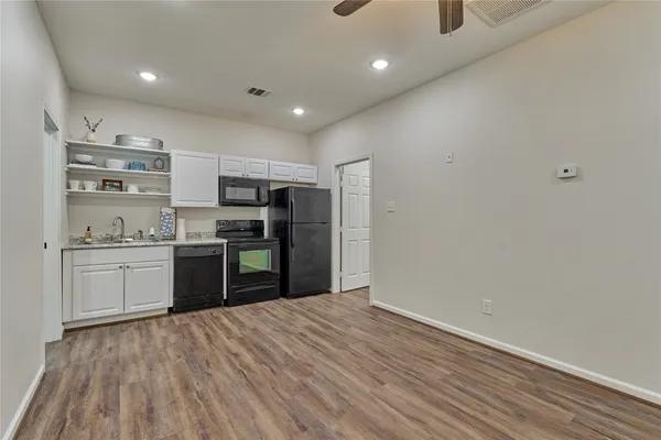 $1,400 | 18147 Firepine Lane, Montgomery, TX 77316