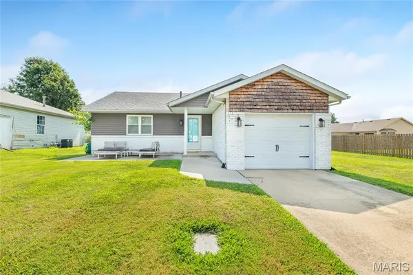 $175,000 | 440 Deer Run, Moro, IL 62067