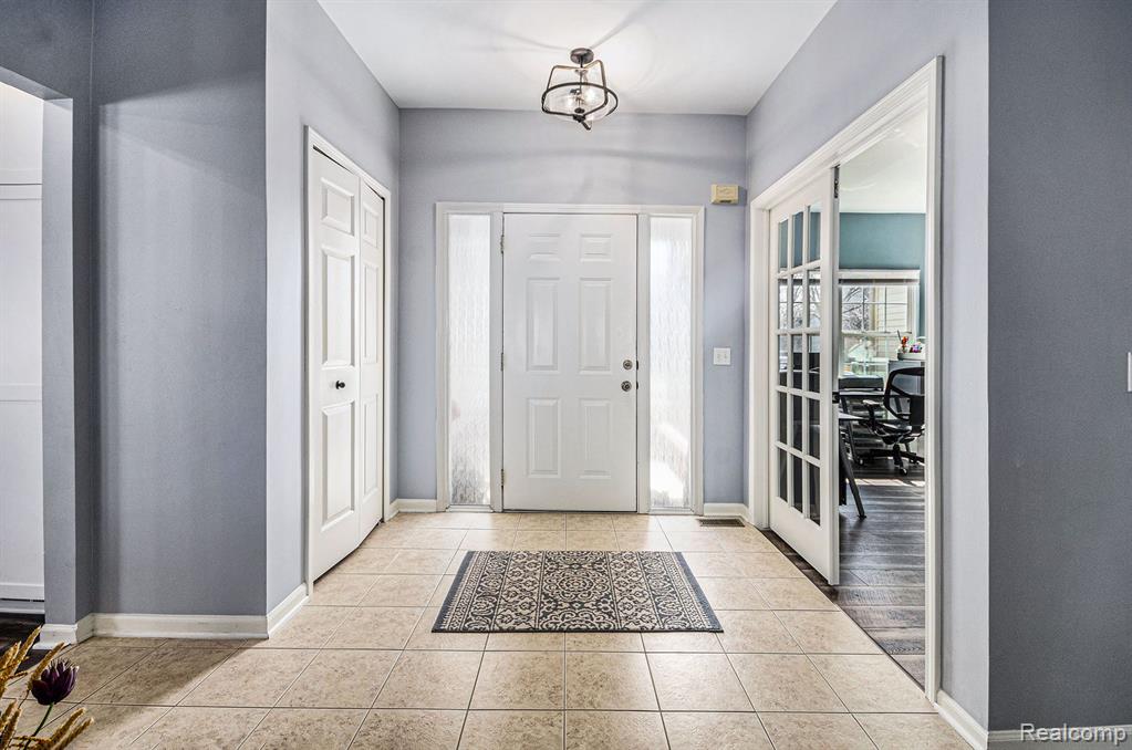 2078 Cattail Circle Rochester Hills, MI 48309 - Photo 6 of 45