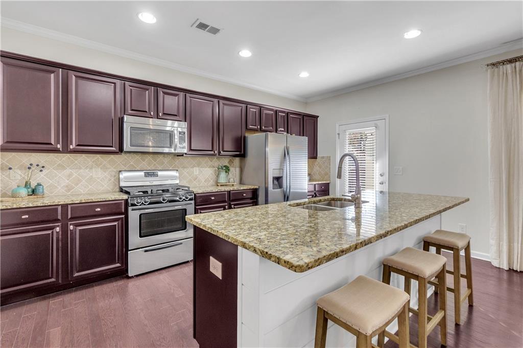 6035 Overleaf Terrace Cumming, GA 30040 - Photo 8 of 33