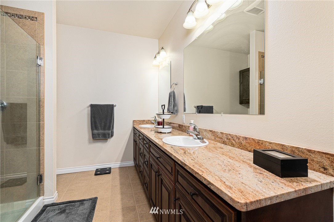 132-12 Pleasant Hill Road Chehalis, WA 98532 - Photo 13 of 25 a bathroom with a sink and a mirror