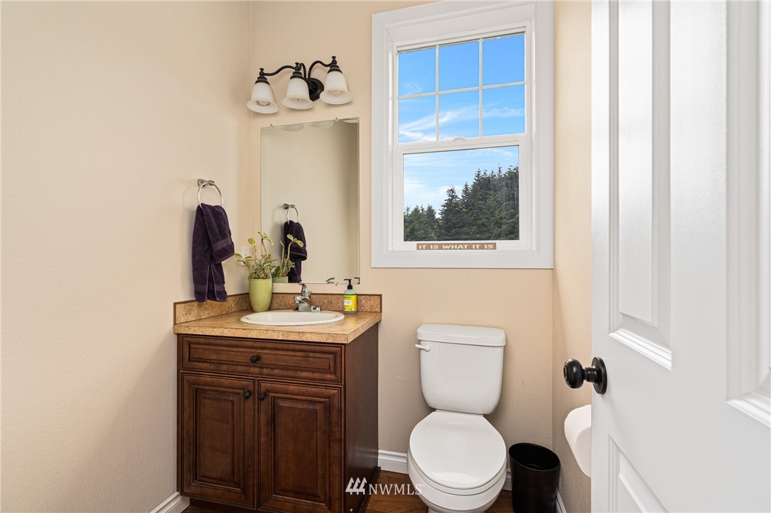 132-12 Pleasant Hill Road Chehalis, WA 98532 - Photo 15 of 25 a bathroom with a toilet a sink and mirror