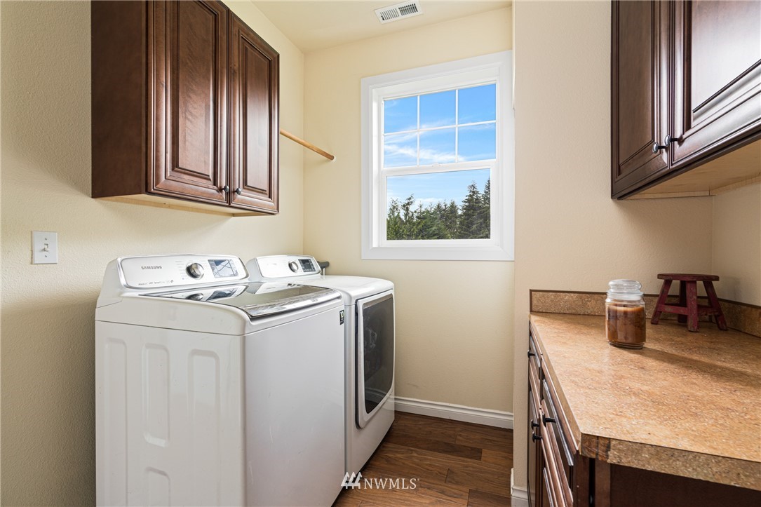 132-12 Pleasant Hill Road Chehalis, WA 98532 - Photo 16 of 25 a utility room with dryer and washer