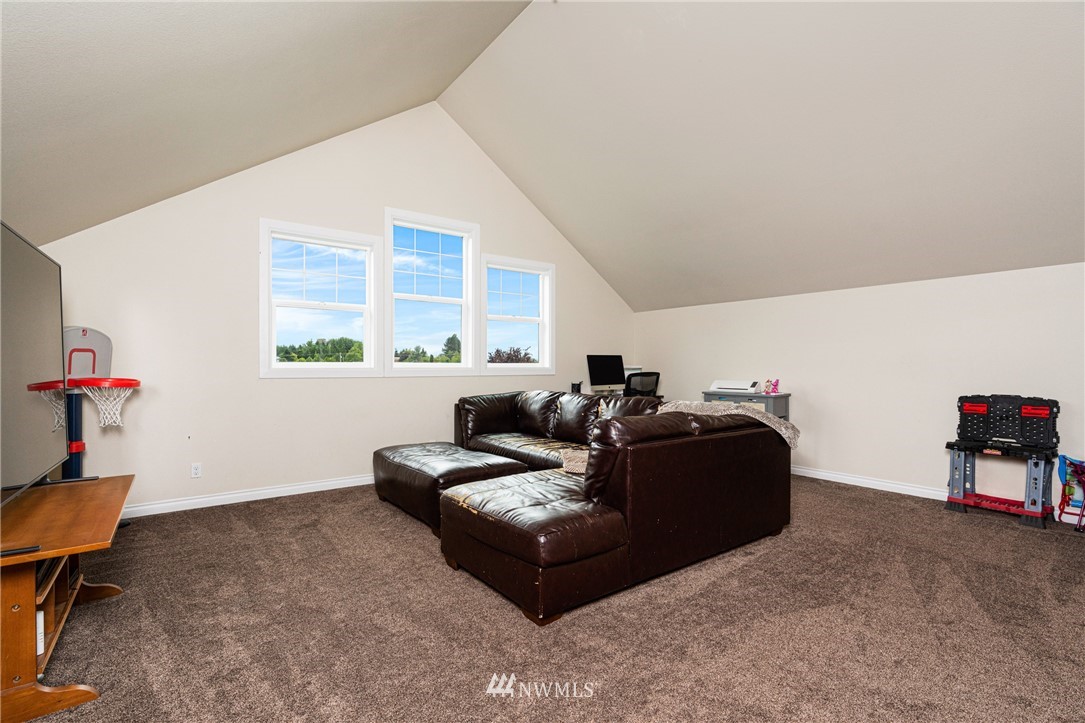 132-12 Pleasant Hill Road Chehalis, WA 98532 - Photo 17 of 25 a living room with furniture and a table