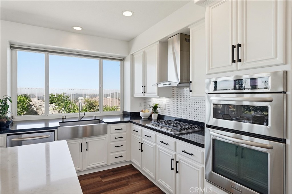 21581 Hummingbird Street Rancho Santa Margarita, CA 92679 - Photo 14 of 56 Gourmet-Pleasing Kitchen