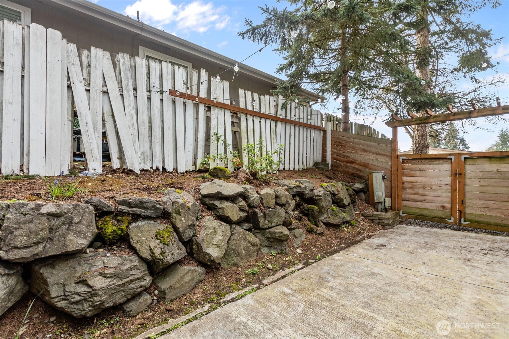 2402 South 370th Place Federal Way, WA 98003 - Photo 15 of 25