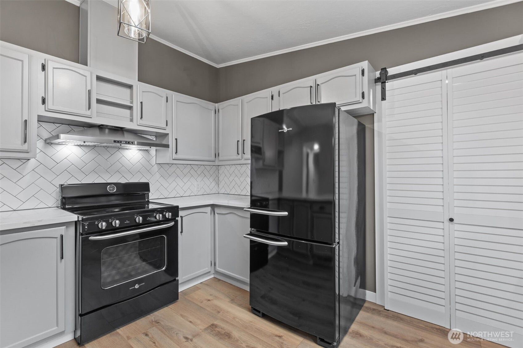 2402 South 370th Place Federal Way, WA 98003 - Photo 4 of 25