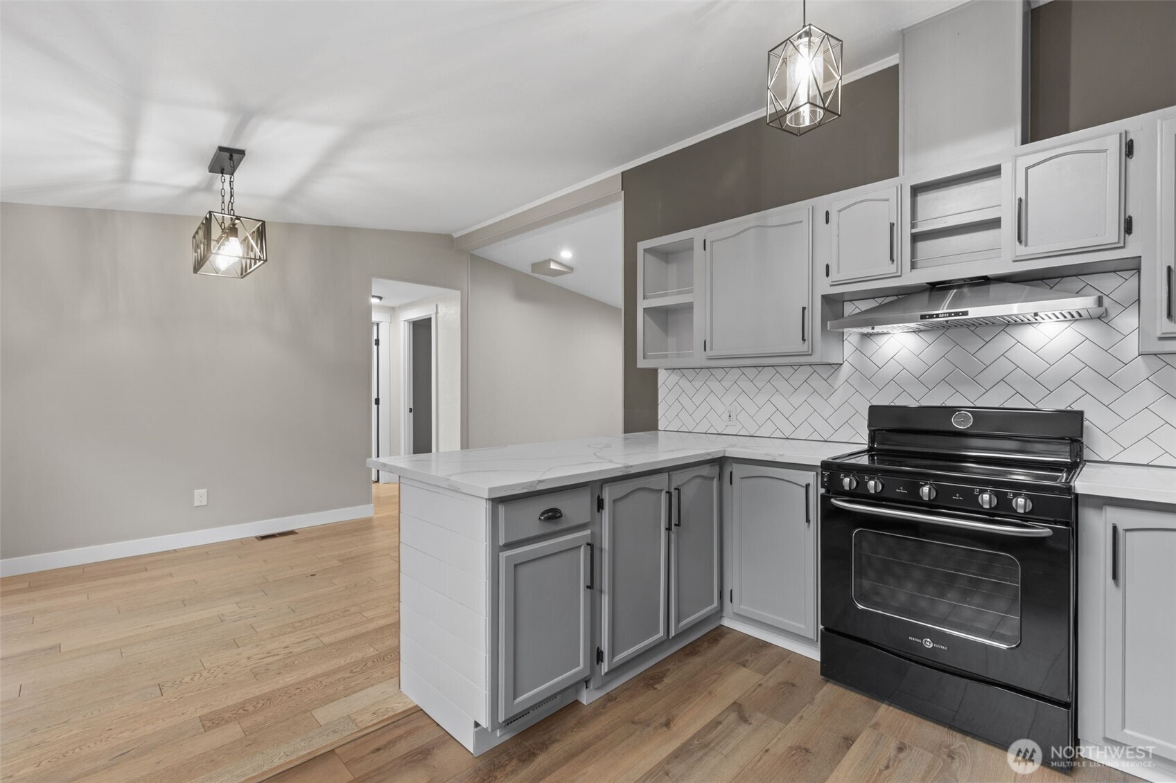 2402 South 370th Place Federal Way, WA 98003 - Photo 5 of 25