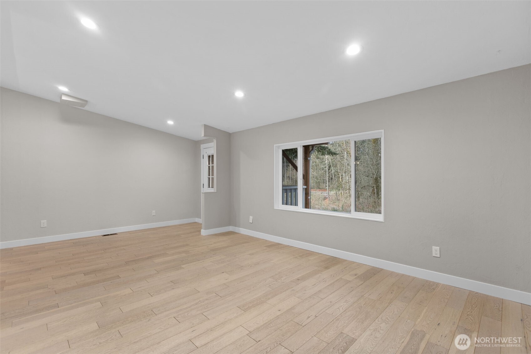 2402 South 370th Place Federal Way, WA 98003 - Photo 10 of 25