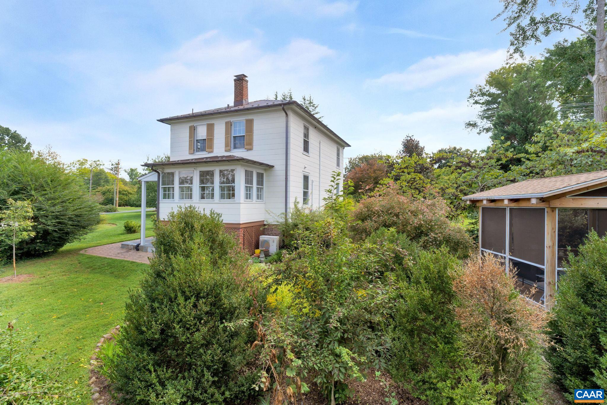 945 Locust Avenue Charlottesville, VA 22901 - Photo 3 of 52 front view of a house with a yard