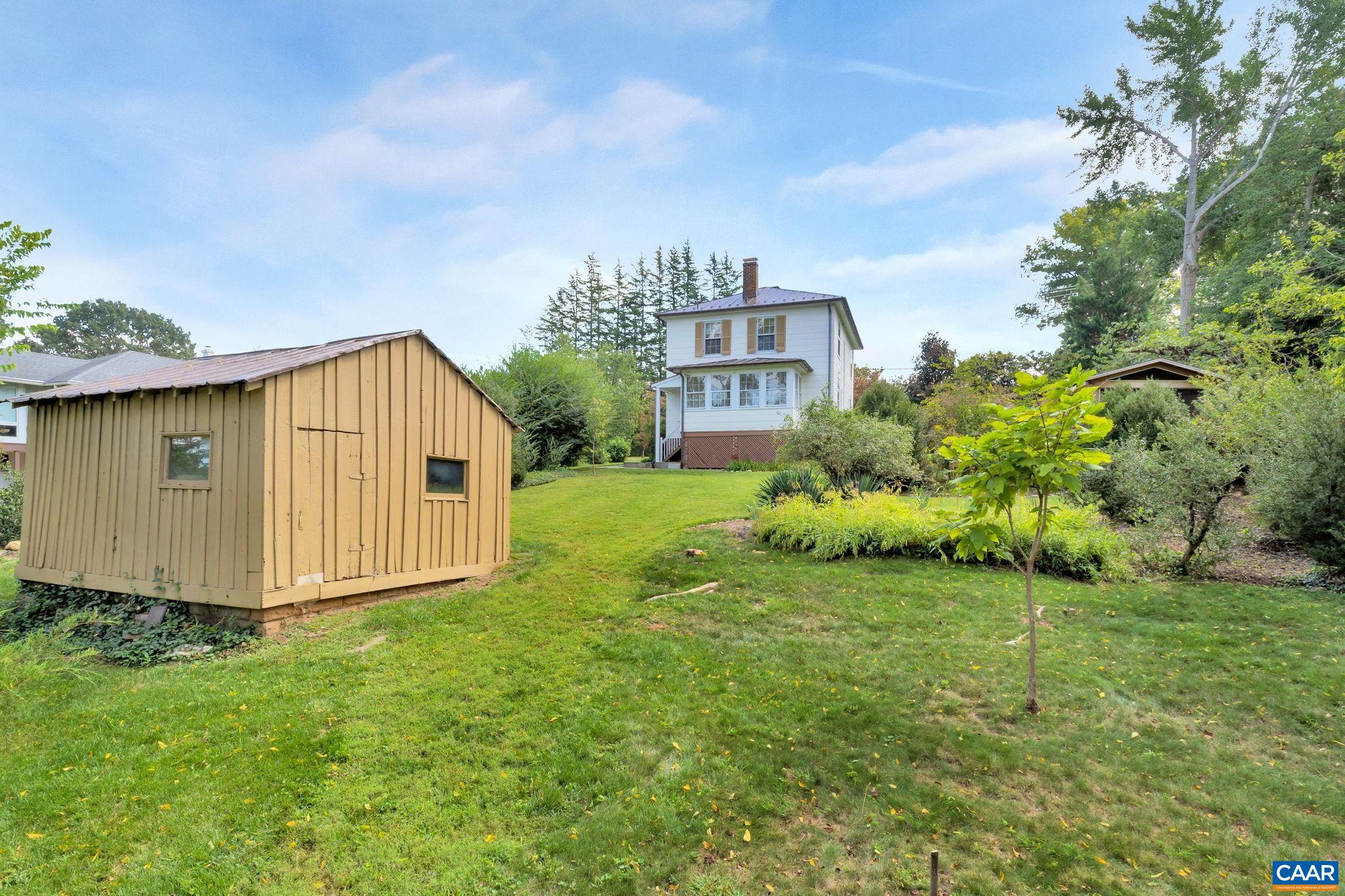 945 Locust Avenue Charlottesville, VA 22901 - Photo 41 of 52 a view of a back yard of the house