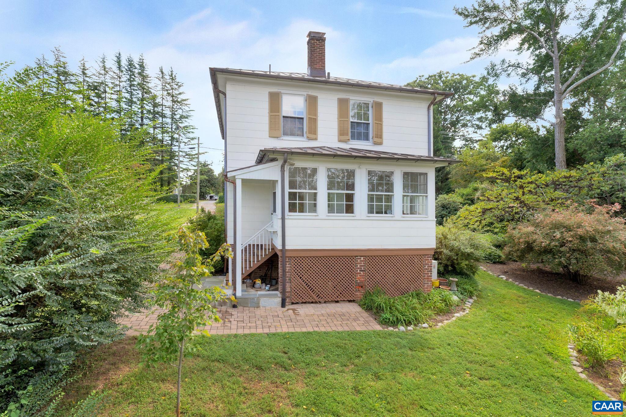 945 Locust Avenue Charlottesville, VA 22901 - Photo 43 of 52 a front view of a house with a yard