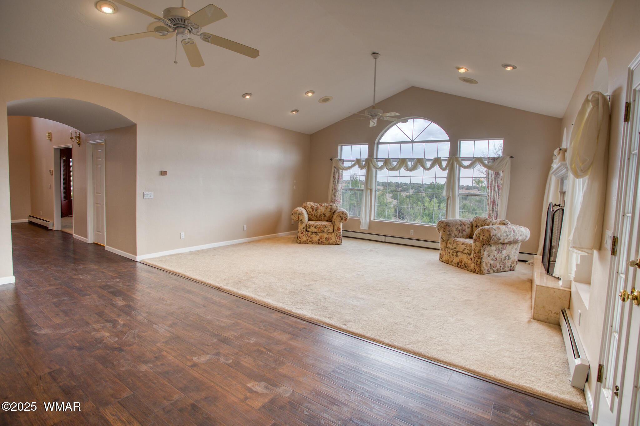 9410 Butler Trail Snowflake, AZ 85937 - Photo 24 of 62 a living room with furniture and a large window