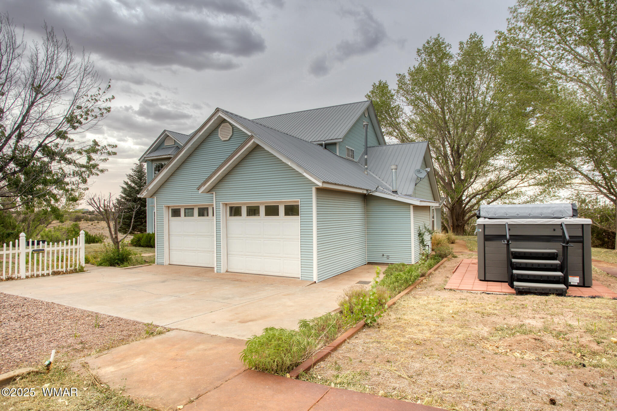 9410 Butler Trail Snowflake, AZ 85937 - Photo 3 of 62 a front view of a house with a yard